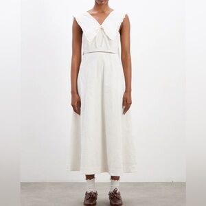 Cream Sheath V-Neck Sleeveless Wedding Dress